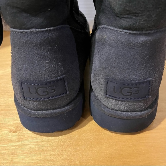 UGG Classic Knot Genuine Shearling Lined Short Boot Blue Size 9 #M1016416 - Picture 5 of 10
